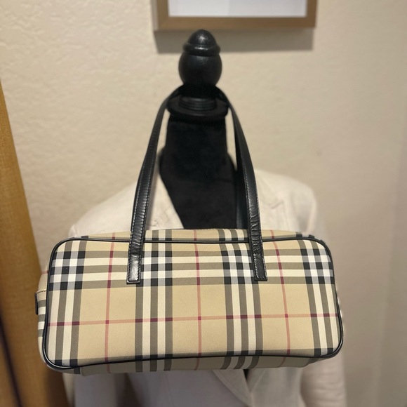 BURBERRY LONDON PRISTINE CONDITION!! π€β€οΈ NO CALL OUTS ON EXTERIOR & INTERIOR.. - Picture 12 of 12